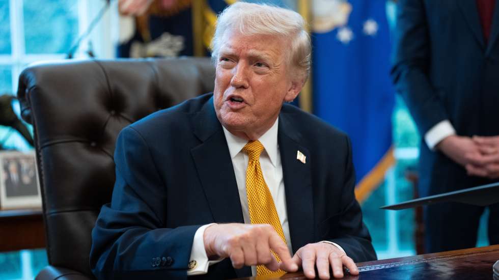 epa12826162 US President Donald Trump gives remarks to the media as he signs an executive order in the Oval Office of the White House in Washington, DC, USA, 16 March 2026. The order will formally launch a task force, led by Vice President JD Vance, to investigate fraud nationwide.  EPA/AARON SCHWARTZ / POOL