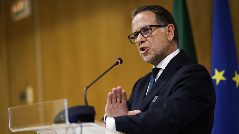 O ministro da Administração Interna, Luís Neves, intervém durante uma conferência de imprensa, no Ministério da Administração Interna, em Lisboa, 29 de julho de 2026. FILIPE AMORIM/LUSA