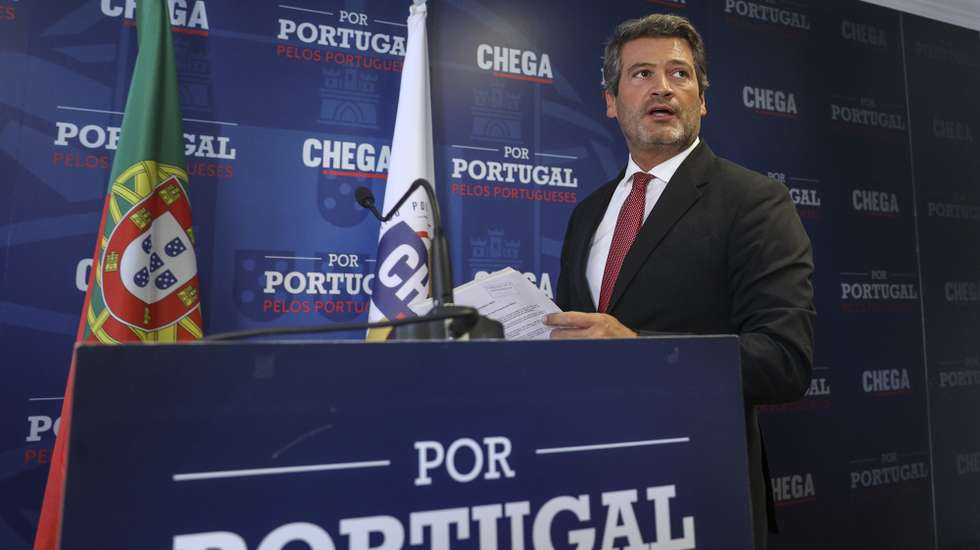O presidente do Chega, André Ventura, durante a conferência de imprensa onde anunciou a apresentação de uma moção de censura contra o Governo, na sede do partido em Lisboa, 2 de setembro de 2026.  MIGUEL A. LOPES/LUSA