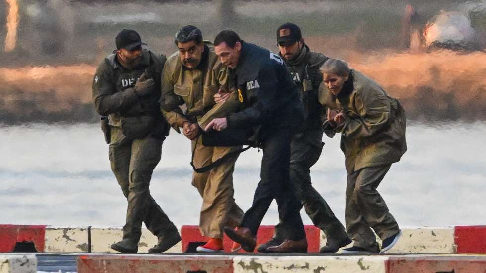 epa12628899 Captured Venezuelan President Nicolas Maduro and his wife, Cilia Flores, arrive at the Wall Street Heliport during their transport to the federal courthouse for their arraignment in New York, New York, USA, 05 January 2026.  EPA/Stringer