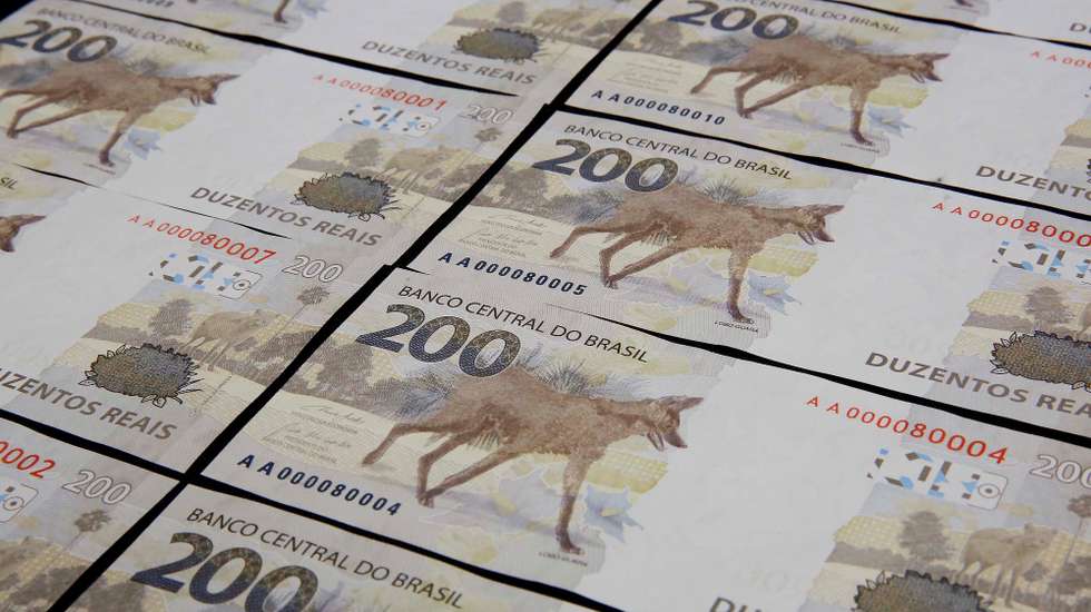 epa08642241 A handout photo made available by the Central Bank of Brazil shows several of the new 200 reais banknotes, Brasilia, Brazil, Issued 02 September. The bill has the image of the Guara wolf, the largest Canidae in South America, and has entered circulation since on 02 September. The Central Bank ordered the Mint to produce 450 million notes of the new note until December.  EPA/Raphael Ribeiro / Central Bank of Brazil HANDOUT  HANDOUT EDITORIAL USE ONLY/NO SALES