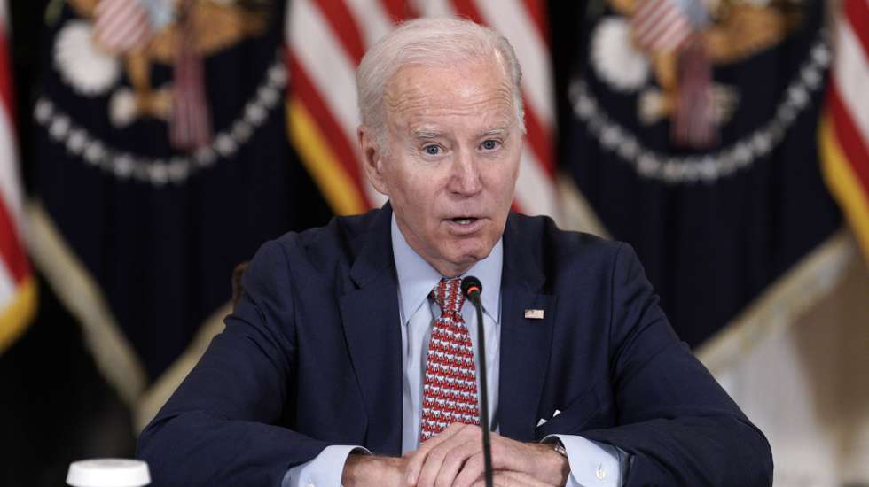 epa10558677 US President Joe Biden meets with the members of his Council of Advisors on Science and Technology in the State Dining Room at the White House in Washington, DC, USA, 04 April 2023.  EPA/Yuri Gripas / ABACA / POOL