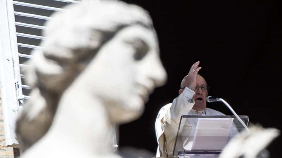 epaselect epa11180267 Pope Francis leads his Angelus prayer from his office window overlooking Saint Peter's Square at the Vatican City, 25 February 2024.  EPA/ANGELO CARCONI