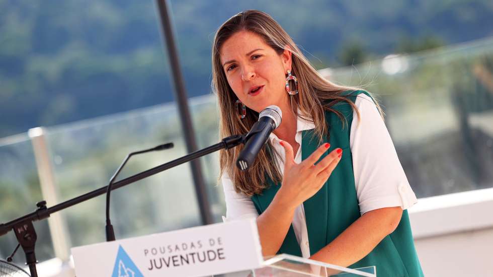 A ministra da Juventude e Modernização, Margarida Balseiro Lopes, discursa durante a cerimónia de reabertura da Pousada de Juventude de Portalegre, que foi alvo de um processo de remodelação completa durante os últimos meses, Portalegre, 18 de julho de 2024. Esta pousada é uma das 20 unidades da rede de Pousadas de Juventude que irá acolher estudantes no âmbito do Plano Nacional para o Alojamento no Ensino Superior. NUNO VEIGA/LUSA