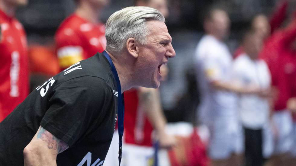 epa11848267 Denmark's national coach Nikolaj Jacobsen reacts during the IHF Men's Handball World Championship 2025 main round match between Denmark and Switzerland in Herning, Denmark, 23 January 2025.  EPA/Bo Amstrup  DENMARK OUT