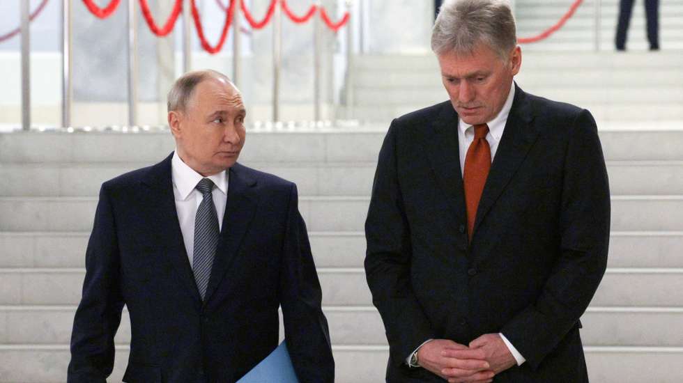 epa11793842 Russian President Vladimir Putin (L) and Russian Presidential Press Secretary Dmitry Peskov Dmitry Peskov arrive for a meeting of the Supreme Eurasian Economic Council at the Igora ski resort, near St. Petersburg, Russia, 26 December 2024.  EPA/GAVRIIL GRIGOROV/SPUTNIK/KREMLIN POOL MANDATORY CREDIT