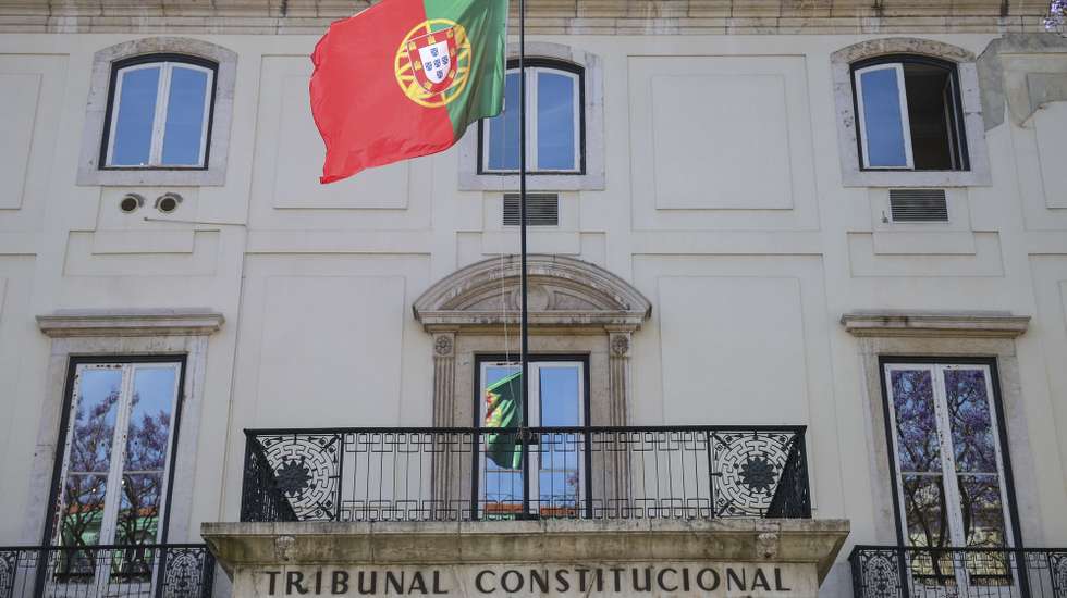 Pormenor da fachada do edifício do Tribunal Constitucional em Lisboa, 29 de abril de 2024. ANTÓNIO COTRIM/LUSA