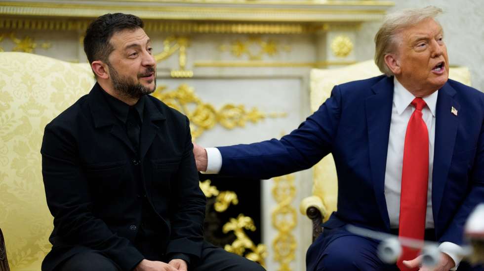 epa12308766 United States President Donald J Trump (R) meets Ukrainian President Volodymyr Zelensky in the Oval Office of the White House in Washington, DC, USA, 18 August 2025.  European Leaders are at the White House in support of President Zelenskyy following President Trump’s meeting with President Vladimir Putin of Russia in Anchorage, Alaska, USA, on August 15, 2025.  EPA/AARON SCHWARTZ / POOL