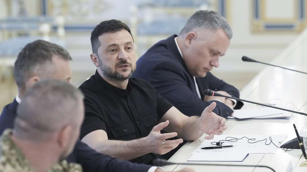 epa12321618 Ukrainian President Volodymyr Zelensky attends his meeting with German Vice-Chancellor and Finance Minister Lars Klingbeil (not pictured) in Kyiv, Ukraine, 25 August 2025. Lars Klingbeil arrived in Kyiv to meet with top Ukrainian officials.  EPA/STRINGER