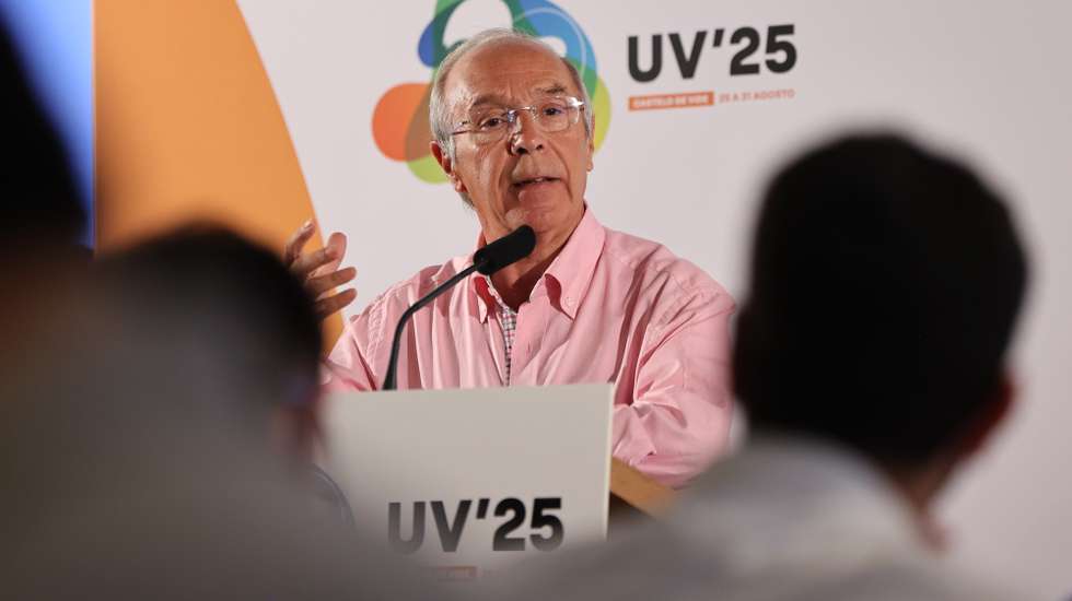 O candidato à Presidência da República, Luís Marques Mendes, discursa durante um jantar-conferência na Universidade de Verão do PSD, que decorre até ao próximo domingo numa unidade hoteleira de Castelo de Vide, 28 de agosto de 2025. NUNO VEIGA/LUSA