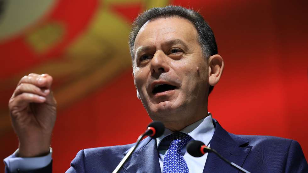 O primeiro-ministro de Portugal, Luís Montenegro, discursa na sessão de encerramento do XXVII Congresso da Associação Nacional de Municípios Portugueses, sob o lema: Poder Local - A proximidade que transforma Portugal, em Viana do Castelo, 14 de dezembro de 2025. ESTELA SILVA/LUSA