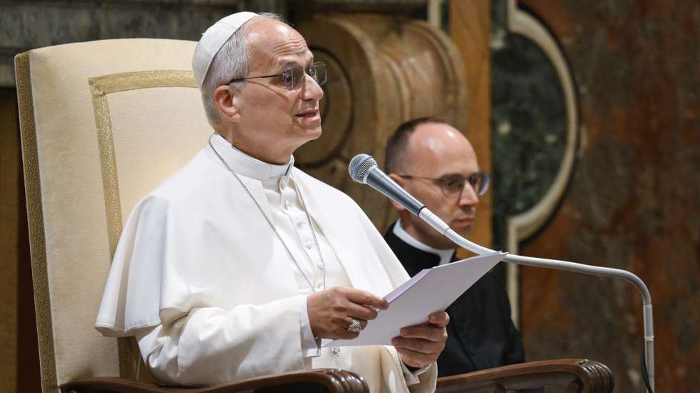 epa12913030 A handout picture provided by the Vatican Media shows Pope Leo XIV during a private audience with members of European People's Party (EPP), Vatican City, 25 April 2026.  EPA/VATICAN MEDIA HANDOUT HANDOUT EDITORIAL USE ONLY/NO SALES
