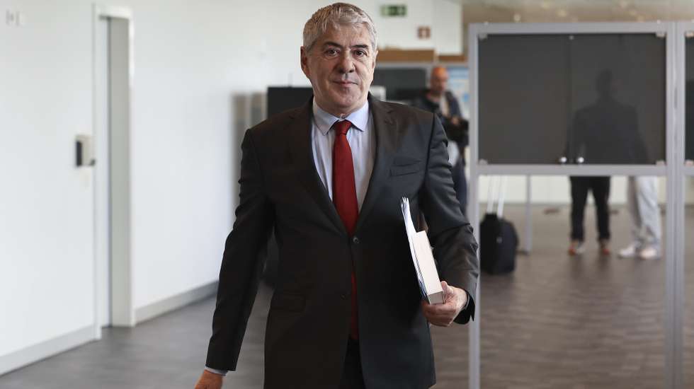 epa12956386 Former Portuguese Prime Minister Jose Socrates, main defendant in the Operation Marques corruption case, arrives at the Lisbon Central Criminal Court,  for the start of the trial in the case brought by former Prime Minister Jose Socrates against the Portuguese State, in Lisbon, Portugal, 14 May 2026. Socrates and 20 other suspects in Operation Marques are to stand trial, more than a decade after the case accusing the former PM of corruption came to light.  EPA/ANTONIO COTRIM