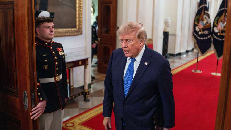 epa13154800 United States President Donald J Trump arrives to the East Room of the White House in Washington, DC, USA, 06 August 2026. President Trump is hosting a ceremony for Team USA Olympians who competed in the 2026 Olympic Winter Games in Italy.  EPA/AARON SCHWARTZ / POOL