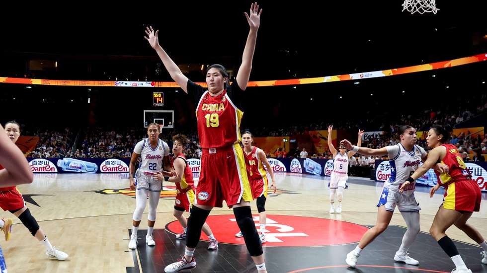 epa13225642 China's Zhang Ziyu (C) in action during the FIBA Women's World Cup 2026 match between Puerto Rico and China in Berlin, Germany, 09 September 2026.  EPA/FILIP SINGER
