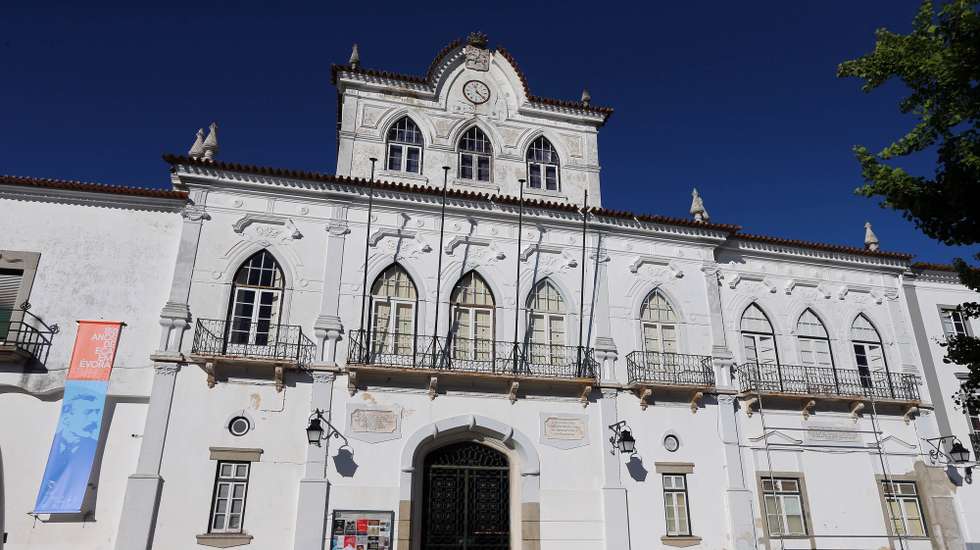 Fachada do edifício da Câmara Municipal de Évora, 28 de dezembro de 2017. NUNO VEIGA/LUSA