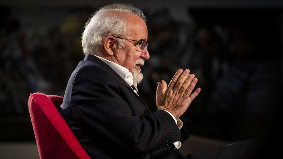 José António Vieira da Silva, ex-ministro do Trabalho e conselheiro da Comissão Europeia para os direitos sociais durante a presidência portuguesa da UE, no primeiro semestre de 2021, fala durante uma entrevista à Lusa, na sede da agência, em Lisboa, 25 de novembro de 2020. (ACOMPANHA TEXTO DA LUSA DO DIA 28 DE NOVEMBRO DE 2020). JOSÉ SENA GOULÃO/LUSA