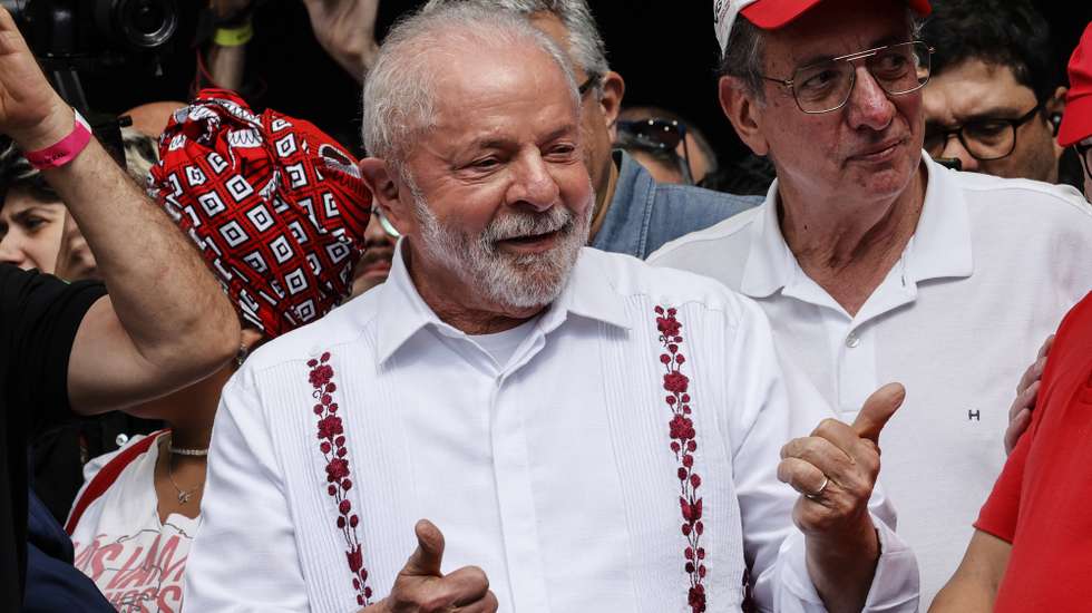 epa10602473 Brazilian President Luiz Inacio Lula da Silva participates in a rally of the country's main trade unions in the framework of International Labor Day, in Sao Paulo, Brazil, 01 May 2023.  EPA/Sebastiao Moreira