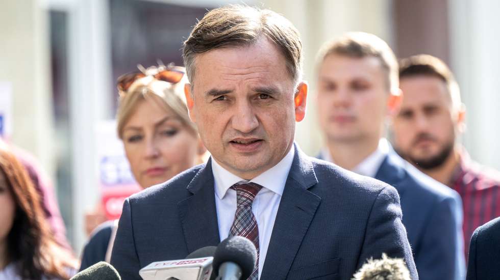 epa10880254 Polish Justice Minister Zbigniew Ziobro speaks during the Law and Justice (PiS) ruling party press conference in Inowroclaw, central Poland, 24 September 2023. Parliamentary elections are scheduled on 15 October when Poles will elect 460 MPs and 100 senators for a four-year term.  EPA/Tytus Zmijewski POLAND OUT