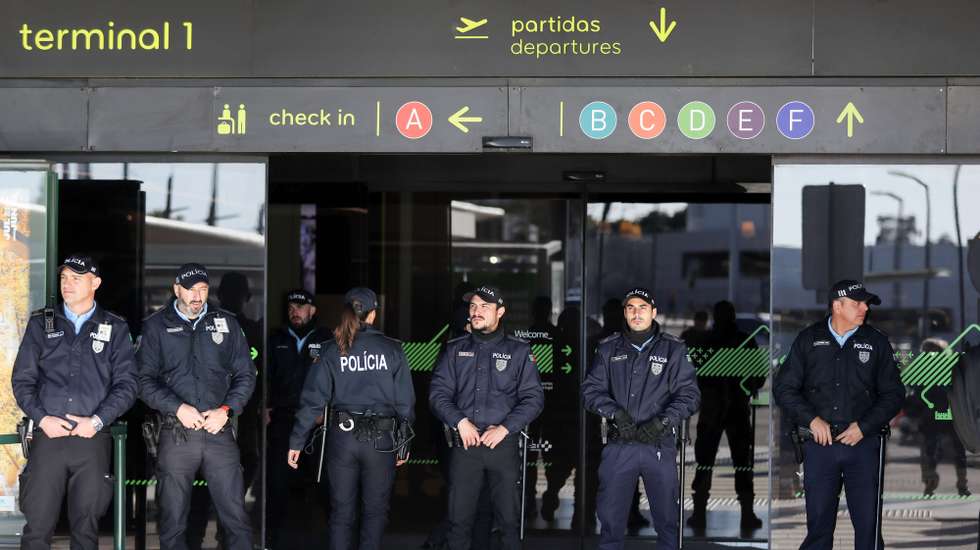 Polícias da PSP no Aeroporto Humberto Delgado
