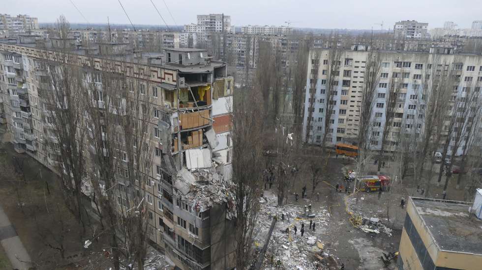 epa11193771 Ukrainian rescuers work on the site of a damaged residential building after an overnight attack in the southern city of Odesa, Ukraine, 02 March 2024. At least four people died and eight were injured, including one child and a pregnant woman, following a Russian drone attack in Odesa, according to the Ukraine's State Emergency Service report. Russian troops entered Ukraine in February 2022 starting a conflict that has provoked destruction and a humanitarian crisis.  EPA/IGOR TKACHENKO