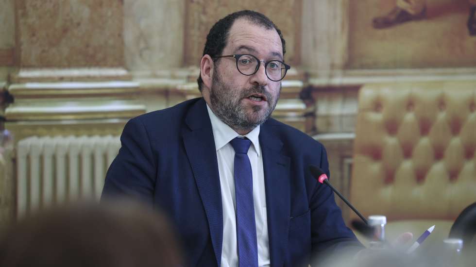 O ministro da Educação, João Costa, durante a audição na Comissão de Educação e Ciência na Assembleia da República em Lisboa, 9 de janeiro de 2024. MIGUEL A. LOPES/LUSA