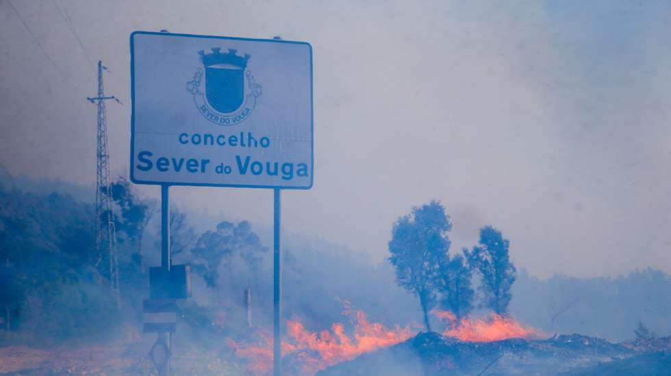 Incêndio em Talhadas, Sever do Vouga, Aveiro,17 setembro 2024. Pelo menos quatro pessoas morreram e duas outras ficaram feridas com gravidade nos incêndios que atingem desde domingo as regiões Centro e Norte do país, destruindo mais de 20 habitações e outras estruturas.PAULO CUNHA/LUSA