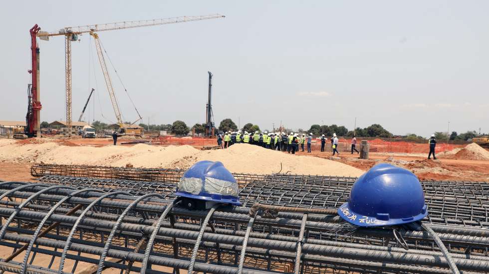 Projeto de abastecimento de água em construção na zona de Bita Tanque, Luanda, Angola, 11 de outubro de 2024. A província de Luanda conta atualmente com um défice diário de 1,2 milhões de metros cúbicos de água, o dobro da atual produção, para responder a necessidade de consumo dos 10 milhões de habitantes, foi hoje anunciado.  AMPE ROGÉRIO/LUSA