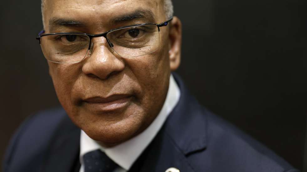 O presidente da UNITA - União Nacional para a Independência Total de Angola, posa para a fotografia durante uma entrevista à agência Lusa, na Amadora, 29 de janeiro de 2026. (ACOMPANHA TEXTO DE 31 DE JANEIRO DE 2026). MARCOS BORGA/LUSA