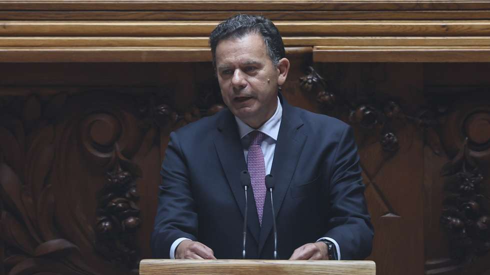 O primeiro-ministro, Luis Montenegro, intervém durante o debate da sessão plenária na Assembleia da República, Lisboa, 17 de junho de 2026. MANUEL DE ALMEIDA/LUSA