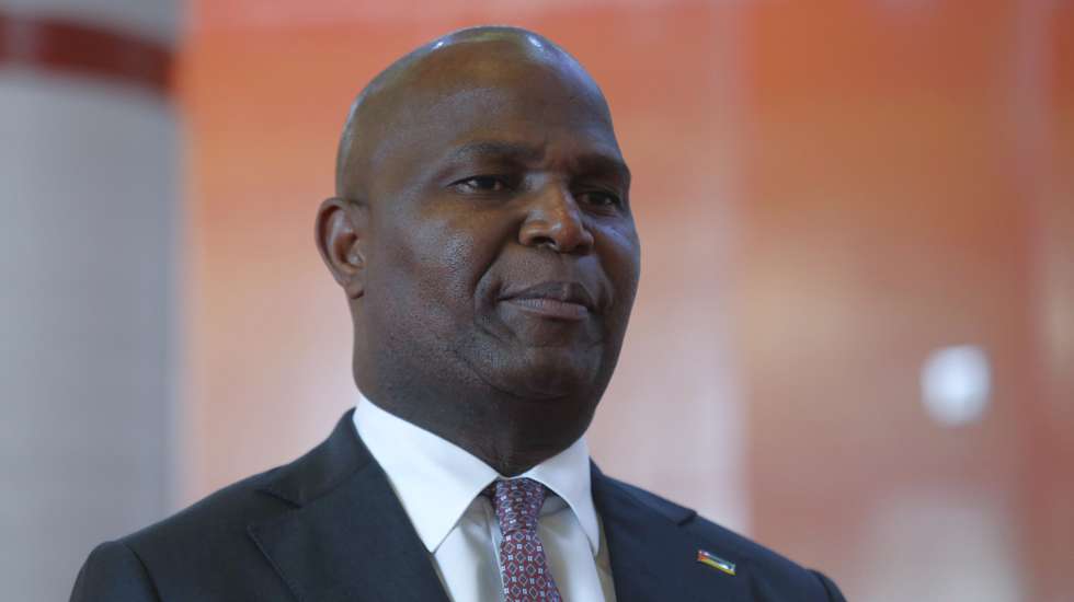 O Presidente de Moçambique, Daniel Chapo, em entrevista à agência Lusa, em Maputo, Moçambique, 10 de julho de 2026. Daniel Chapo, que partiu hoje para Lisboa para uma visita oficial, desafiou os empresários portugueses a investirem em Moçambique já, quando avançam megaprojetos de 50 mil milhões de dólares (43,8 mil milhões de euros) no gás, avisando que esperar por amanhã será tarde. (ACOMPANHA TEXTO DA LUSA DE 14 DE JULHO DE 2026). LUÍSA NHANTUMBO/LUSA