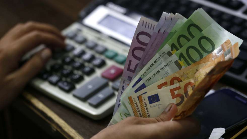 Os salários começam a ser pagos ao dia 20