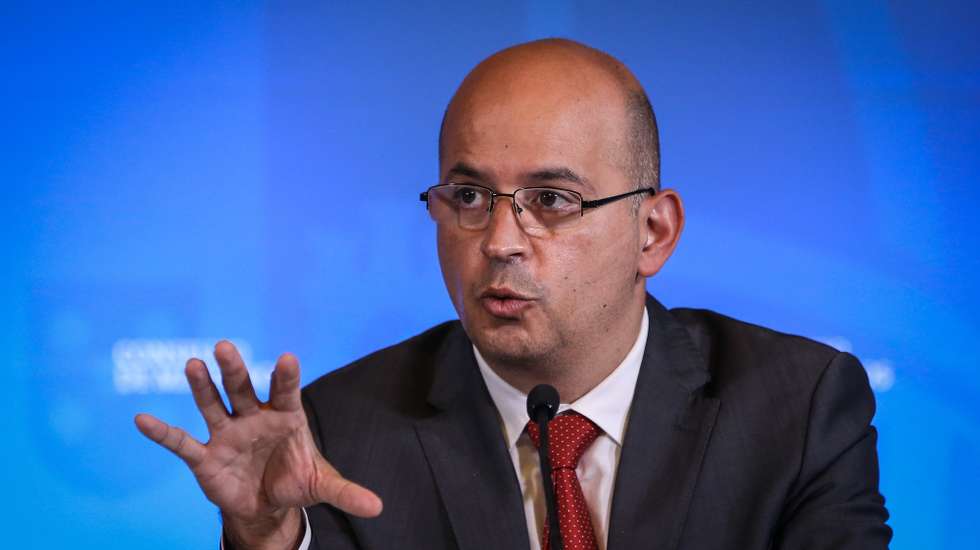 O ministro de Estado e das Finanças, João Leão, fala aos jornalistas no final da reunião do Conselho de Ministros no Palácio da Ajuda,  em Lisboa, 27 de maio de 2021.  RODRIGO ANTUNES/LUSA