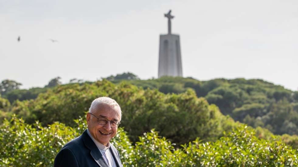 O bispo de Setúbal, José Ornelas, em entrevista à agência Lusa no Seminário de São Paulo de Almada, em Almada, 11 de junho de 2021. O presidente da Conferência Episcopal Portuguesa e bispo de Setúbal defende que é necessário que o Rendimento Social de Inserção seja cada vez mais associado à requalificação das pessoas. (ACOMPANHA TEXTO DA LUSA DO DIA 17 DE JUNHO DE 2021). JOSÉ SENA GOULÃO/LUSA