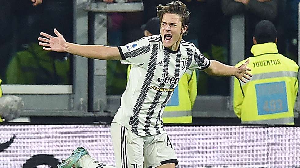 epa10291590 Juventus' Nicolo Fagioli celebrates after scoring the 2-0 lead during the Italian Serie A soccer match between Juventus FC and Inter Milan in Turin, Italy, 06 November 2022.  EPA/Alessandro Di Marco