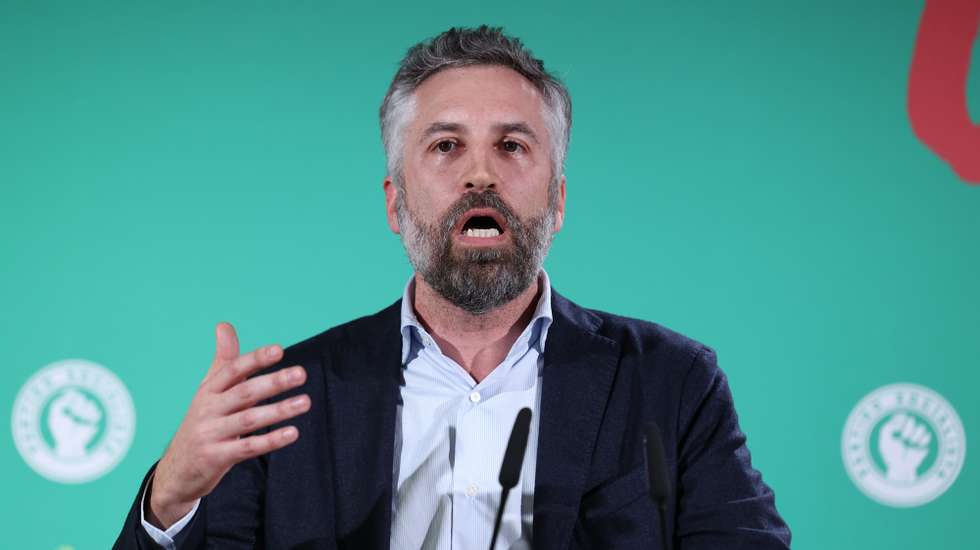 O secretário-geral do PS, Pedro Nuno Santos, discursa durante um encontro com jovens, promovido pela Juventude Socialista, Lisboa, 02 de fevereiro de 2024.  MANUEL DE ALMEIDA/LUSA