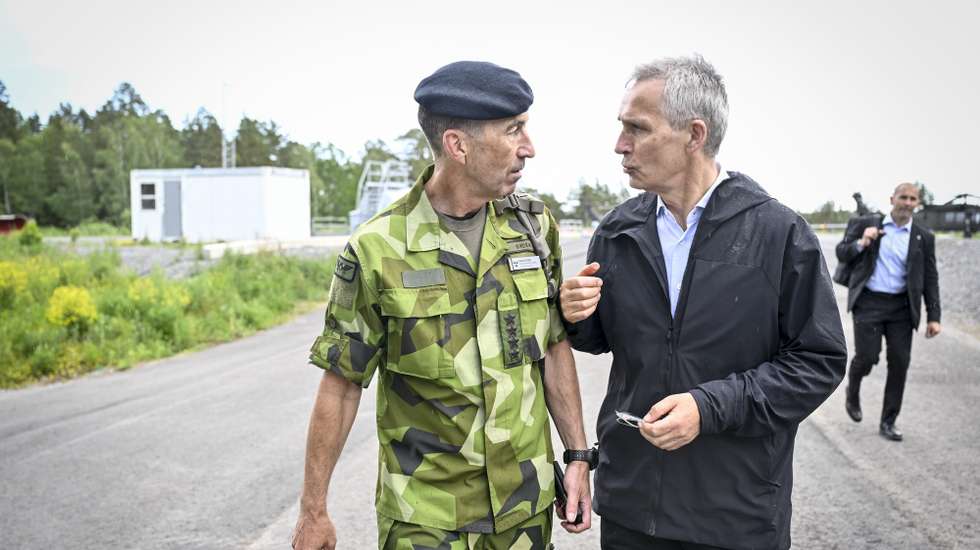 epa11395149 NATO Secretary General Jens Stoltenberg (R) talks to Sweden's Commander-in-Chief Micael Byden during his visit at the Stockholm Amphibian Regiment in Berga, Sweden, 07 June 2024. Stoltenberg is in Sweden from 06 to 07 June to attend Sweden's National Day and a military demonstration by the Swedish Armed Forces.  EPA/HENRIK MONTGOMERY SWEDEN OUT