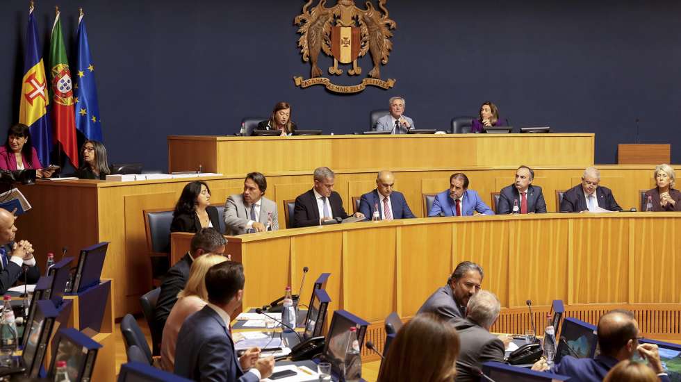 Miguel Albuquerque, presidente do XV Governo Regional da Madeira, esta manhã durante o debate do programa do XV Governo Regional da Madeira na Assembleia Legislativa da Madeira no Funchal, 18 de junho de 2024. HOMEM DE GOUVEIA/LUSA