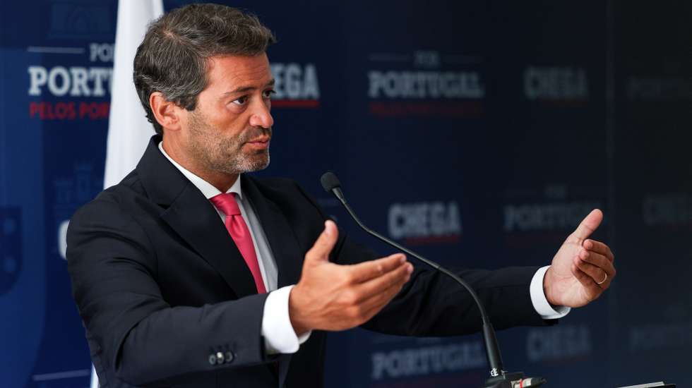 O presidente do Chega, André Ventura, intervém numa conferência de imprensa esta manhã na sede do partido em Lisboa, 20 de agosto de 2024. MIGUEL A. LOPES/LUSA