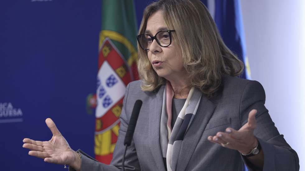A ministra da Saúde, Ana Paula Martins, intervém na conferência de imprensa para apresentação do Plano de Reorganização para as Urgências de Obstetrícia e Ginecologia e de Pediatria, em Lisboa, 22 de outubro de 2024. ANTÓNIO COTRIM/LUSA
