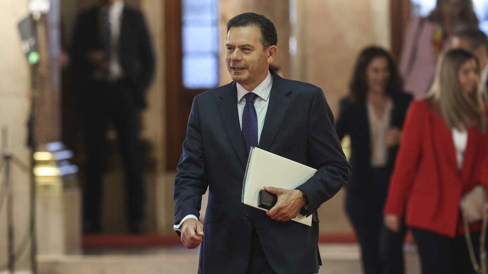 O primeiro-ministro, Luís Montenegro, à chegada para a sessão plenária de apresentação do Programa do XXV Governo Constitucional, na Assembleia da República, em Lisboa, 18 de junho de 2025. MIGUEL A. LOPES/LUSA