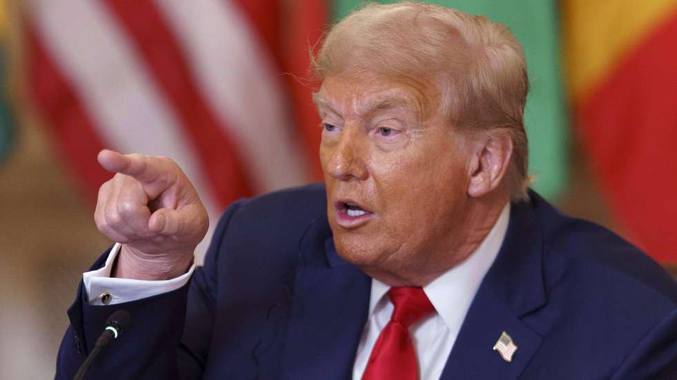 epaselect epa12227733 US President Donald Trump during a meeting with African leaders at the White House, Washington, DC, USA, 09 July 2025. President Trump is meeting with the leaders of Gabon, Guinea-Bissau, Liberia, Mauritania and Senegal at the White House to discuss trade.  EPA/WILL OLIVER / POOL