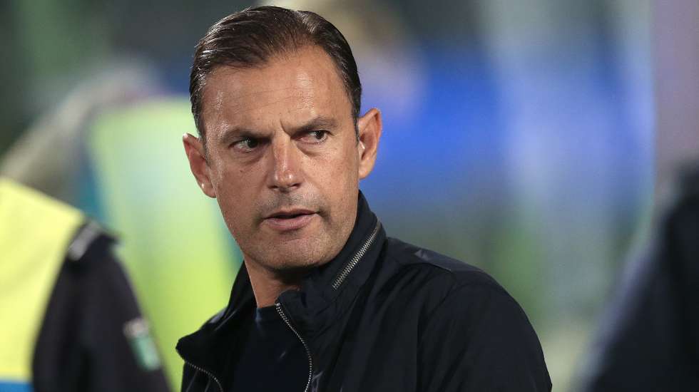 O treinador do Rio Ave, Sotiris Silaidopoulos, durante o jogo da I Liga de futebol contra o Estoril Praia realizado no Estádio do Rio Ave, em Vila do Conde, 1 de novembro de 2025. MANUEL FERNANDO ARAÚJO/LUSA