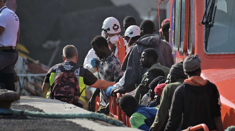 epa12546212 Migrants rescued by a Spanish Maritime Rescue vessel arrive at La Restinga Port in El Hierro, Canary Islands, Spain, 24 November 2025. Sea rescue personnel rescued some 171 migrants traveling by boat.  EPA/GELMERT FINOL