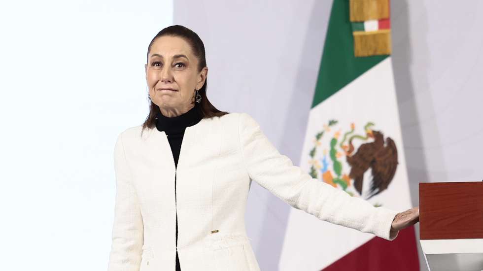epa12621812 Mexican President Claudia Sheinbaum leaves the room as an earthquake interrupts her daily press briefing at the National Palace, in Mexico City, Mexico, 02 January 2026. According to the National Seismological Service (SSN), a 6.5 magnitude earthquake struck the southern state of Guerrero and was felt strongly in central Mexico, including Mexico City, on 02 January at 7:58 am local time.  EPA/JOSE MENDEZ