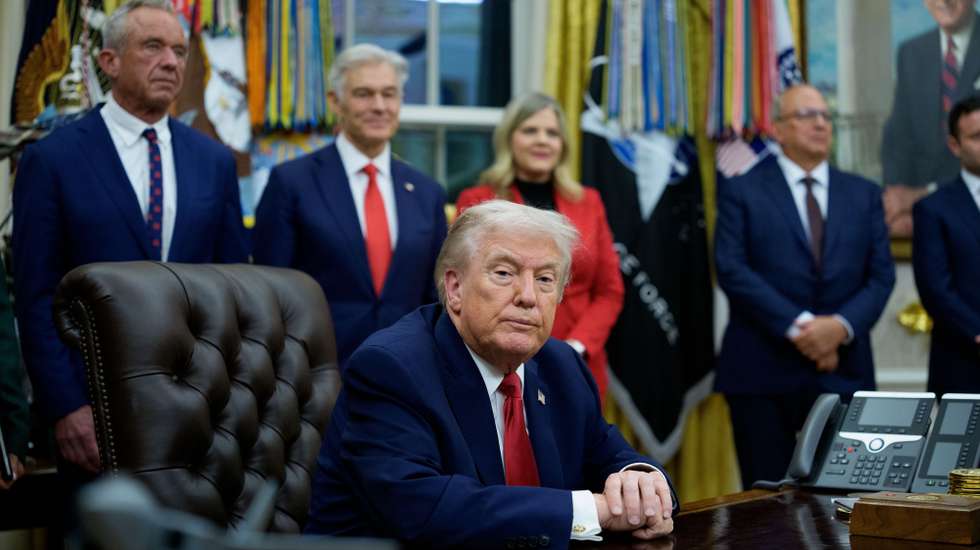 epa12691734 US President Donald J Trump gives remarks during a signing ceremony for an Executive Order creating the 'Great American Recovery Initiative' to tackle drug addiction in the Oval Office of the White House in Washington, DC, USA, 29 January 2026.  EPA/AARON SCHWARTZ / POOL