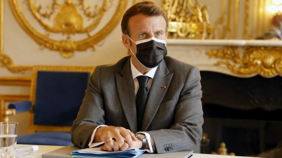 epa09290079 French President Emmanuel Macron attends a meeting with nightclubs owners, at the Elysee Palace, in Paris, France, 21 June 2021.  EPA/LUDOVIC MARIN / POOL  MAXPPP OUT