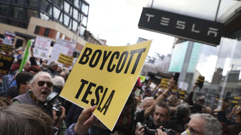 epa11933310 People gather to protest against Elon Musk's recent involvement with the Trump administration, at the Tesla Meatpacking District showroom in New York, USA, 01 March 2025. Musk has been put in charge of the Department of Government Efficiency (DOGE), making cuts to government jobs.  EPA/SARAH YENESEL