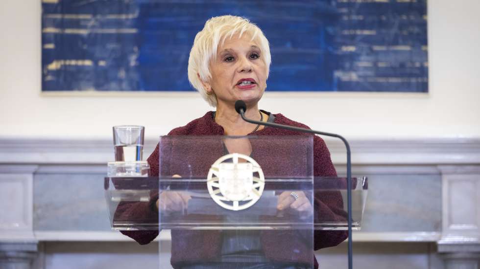 A presidente do Sindicato Dos Quadros Técnicos do Estado (STE), Rosa Sousa, usa da palavra durante a cerimónia de assinatura do Acordo Plurianual 2026-2029 de Valorização dos Trabalhadores da Administração Pública com a FESAP e o STE, na residência oficial do Primeiro-Ministro, em Lisboa, 21 de janeiro de 2026. JOSÉ SENA GOULÃO/LUSA