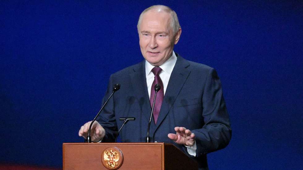 epa13323723 Russian President Vladimir Putin delivers a speech at a ceremony marking the 10th Congress and the 150th anniversary of the Union of Theatre Workers of Russia at the Bolshoi Theatre in Moscow, Russia, 22 October 2026.  EPA/ALEKSEY NIKOLSKYI/SPUTNIK/KREMLIN POOL MANDATORY CREDIT